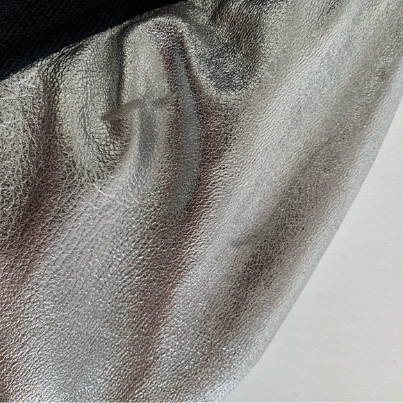 OAK.Rare Gorgeous women’s Silver Leather bomber jacket .Used.Size M - Picture 6 of 7